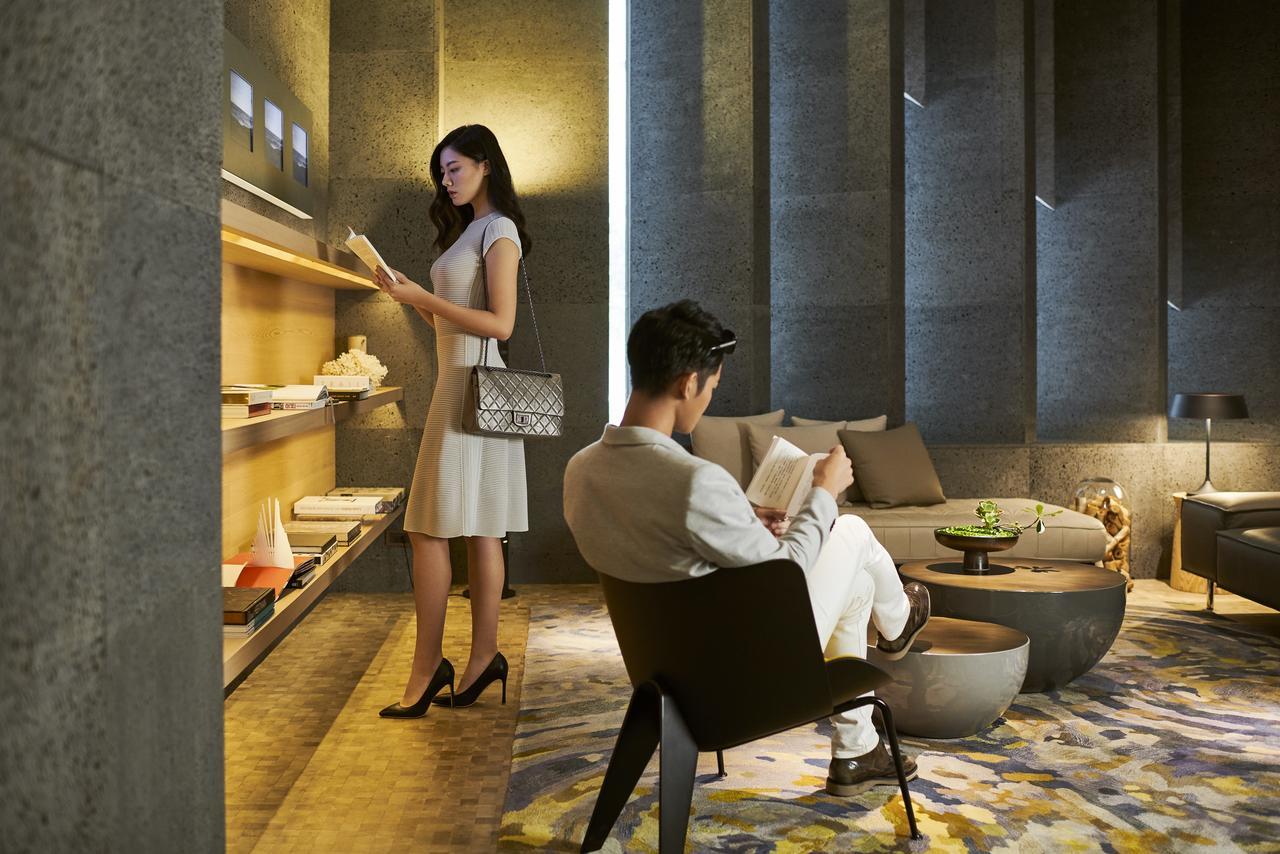 Silks Club Hotel Kaohsiung Buitenkant foto The Club at Hong Kong International Airport
