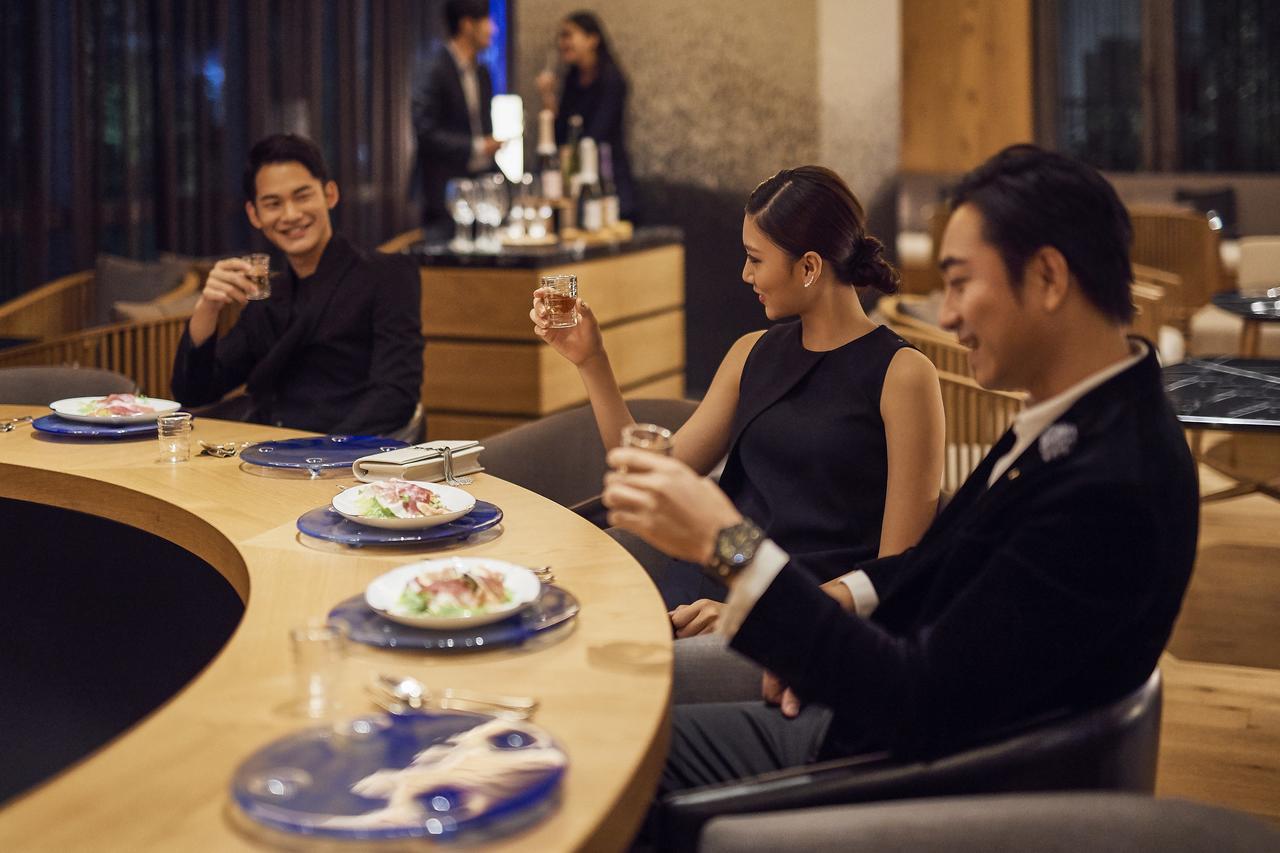 Silks Club Hotel Kaohsiung Buitenkant foto The Wing at Hong Kong International Airport