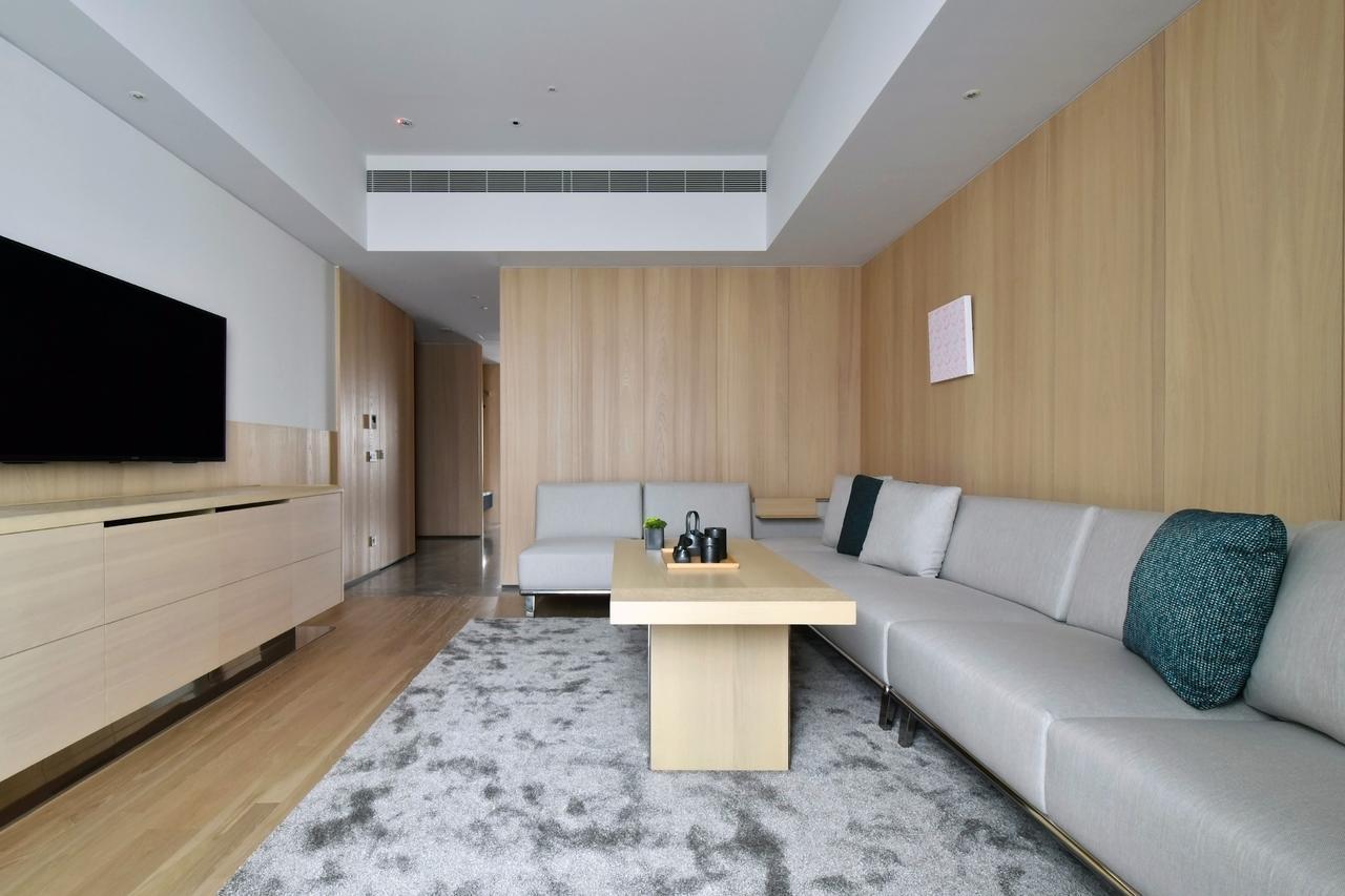 Silks Club Hotel Kaohsiung Buitenkant foto The living room of a suite at The Hari
